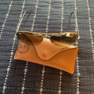 Ray-Ban Classic Gold Aviator Sunglasses